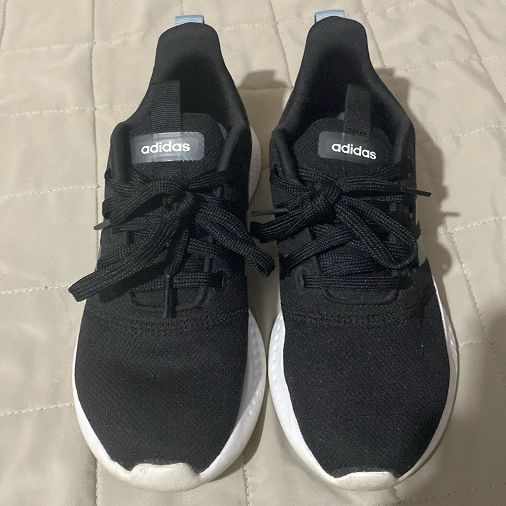 Size US 7 Adidas sneakers